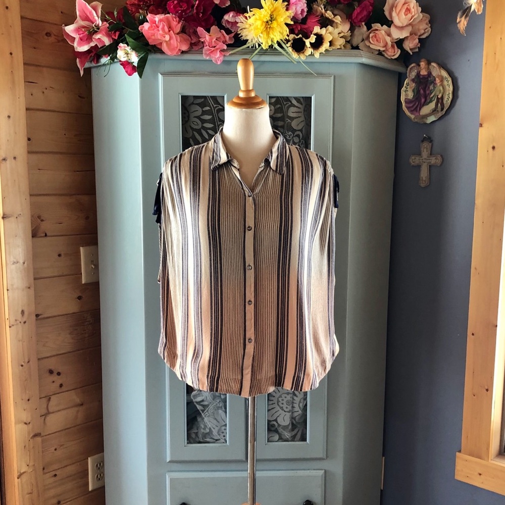 FREE PEOPLE Top  BRAND NEW w/Tags Attached. - Picture 7 of 7